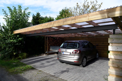 plastmo_trapez_jumbolite_opal_nedefra_carport.JPG